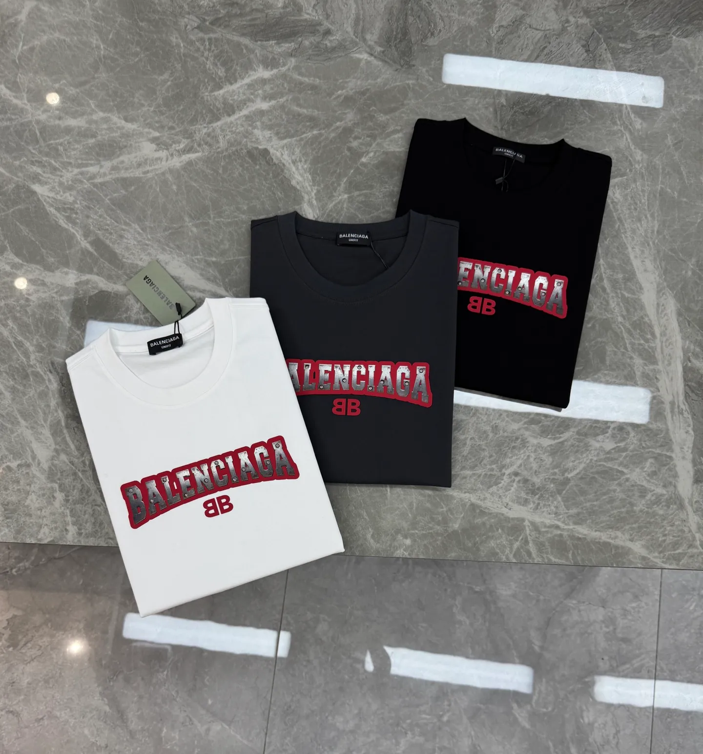 ⚜️ Balenciaga New Arrival T . Same Style❤️ +Red ， ！Silver ， ，BB ✨ Quality 280g ， Breathable， 。Balenciaga ， ， ！🔥 ！ ：Black.White.Dark Gray.Sizes：S-3XL ‼️（175/145 L）